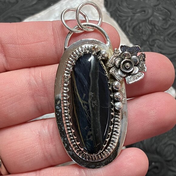 Blue Hawks Eye Flower Pendant Crystal Stone Jewelry - Picture 1 of 8